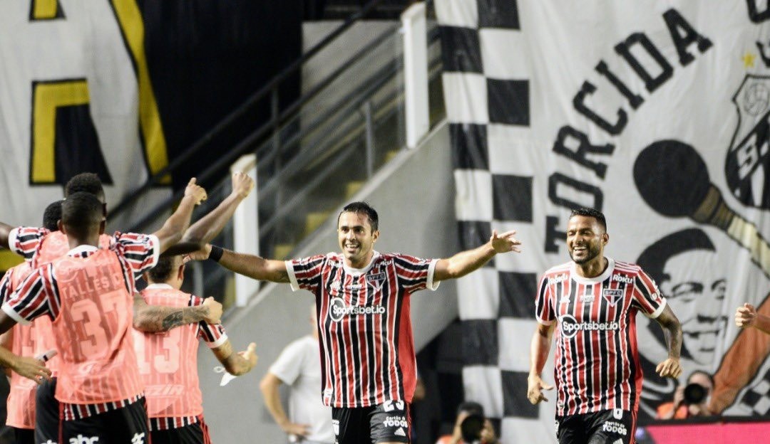 São Paulo tem 100% de aproveitamento em clássicos