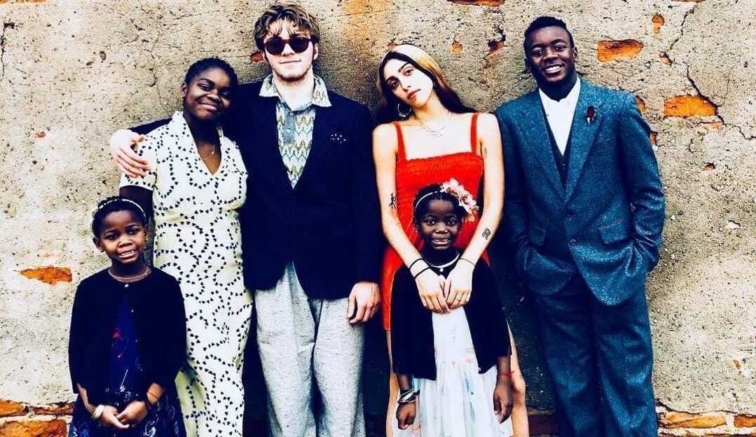 Madonna faz sua primeira tatuagem em homenagem aos seis filhos