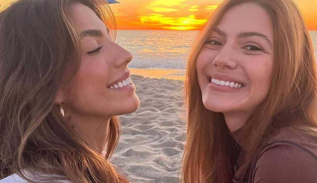 Gabi Brandt e Sarah Poncio abrem o jogo sobre o pequeno Josué