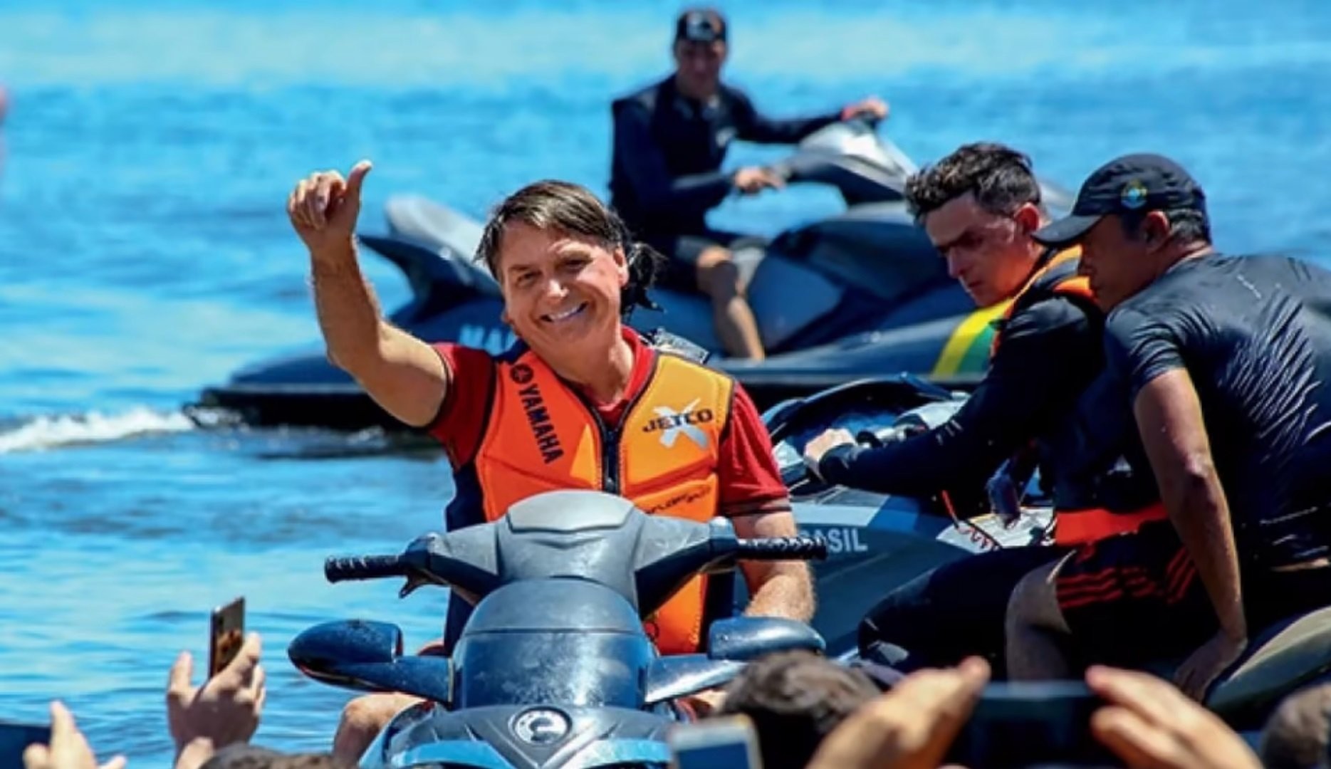 Férias de Bolsonaro custaram quase R$ 900 mil aos cofres públicos