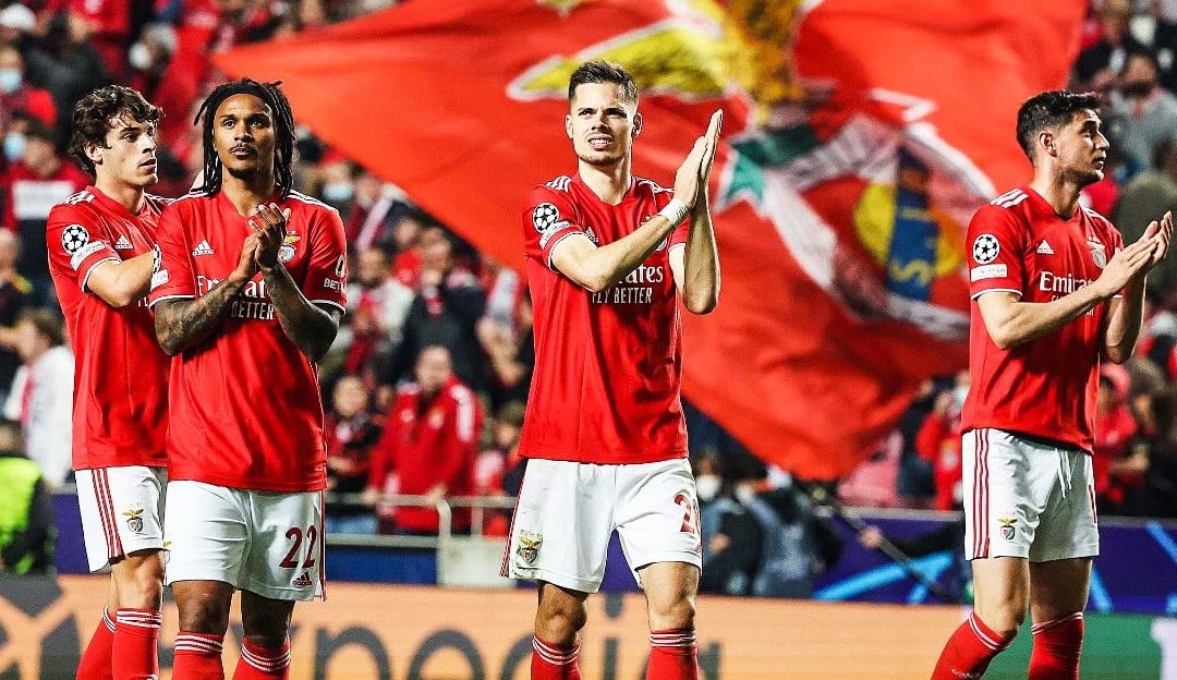 Em um jogo disputado, Benfica e Ajax empatam e deixam o duelo em aberto