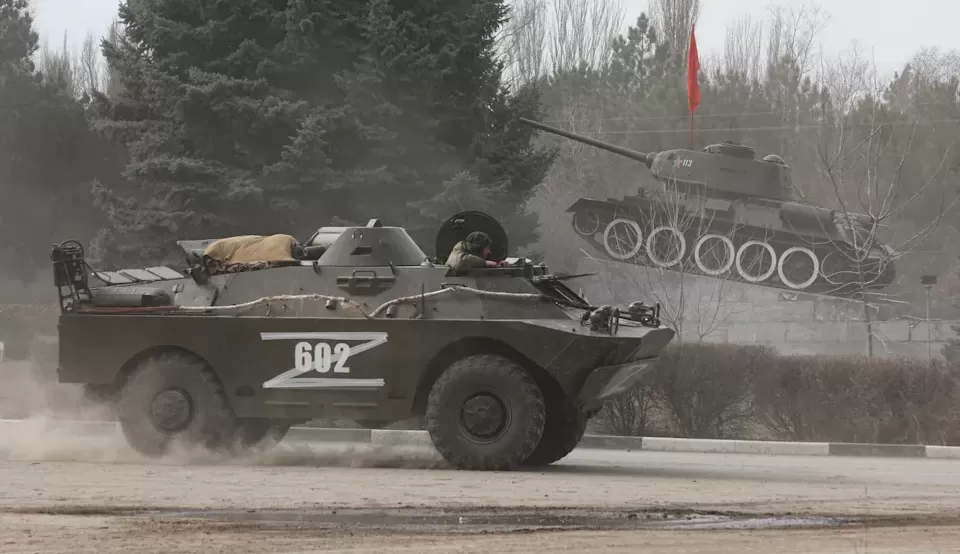 Rússia ataca Ucrânia por terra, mar e ar