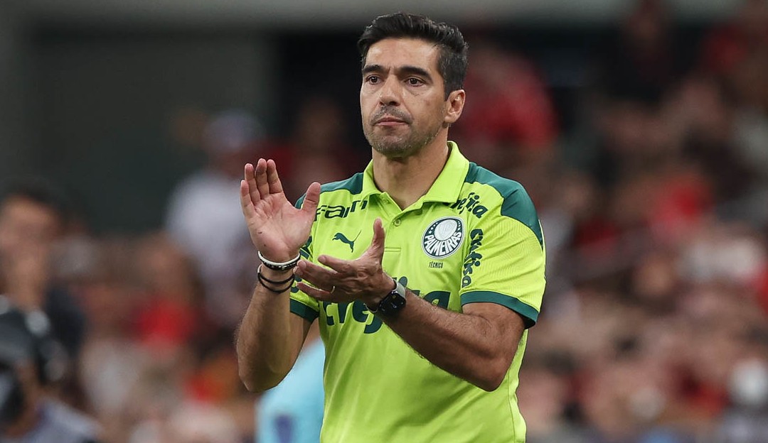 Abel Ferreira estuda processar Neto após apresentador citar sua mãe em programa