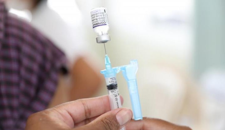 Vacinação e isolamento podem ter evitado mais de 380 mil hospitalizações e 66 mil mortes