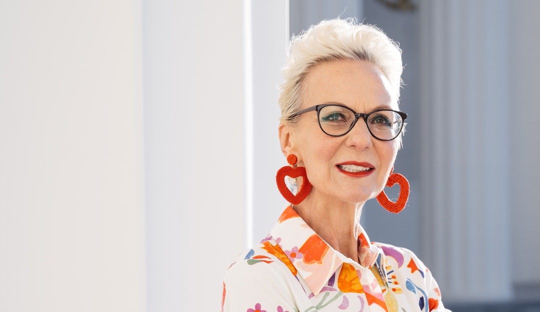 A revolução dos cabelos grisalhos: símbolo de liberdade ou uma nova prisão?