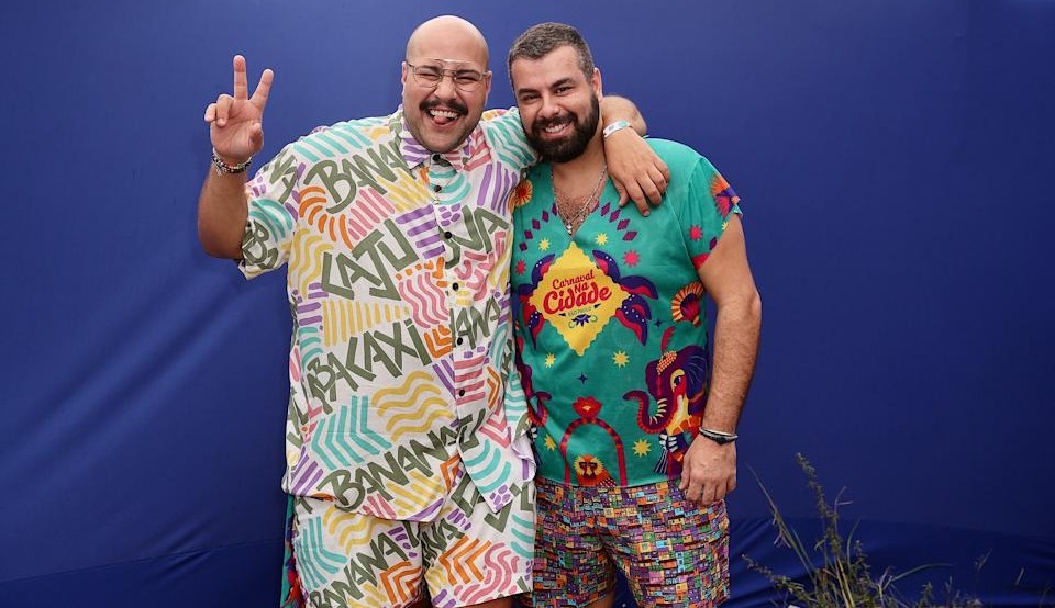 Após desistir do BBB22, Thiago Abravanel curti carnaval em São Paulo