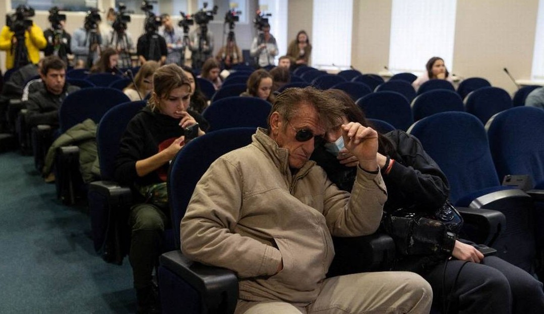 Sean Penn fala sobre experiências que viveu na Ucrânia durante a gravação de documentários sobre a guerra