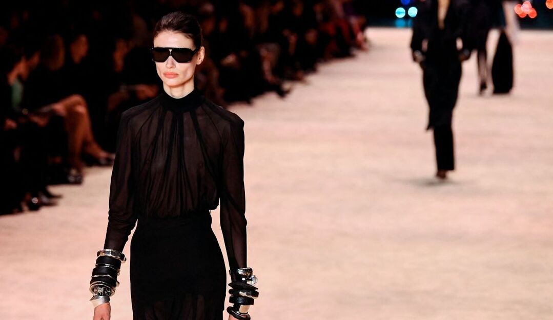PFW: Yves Saint Laurent apresenta coleção inspirada em Nancy Cunard