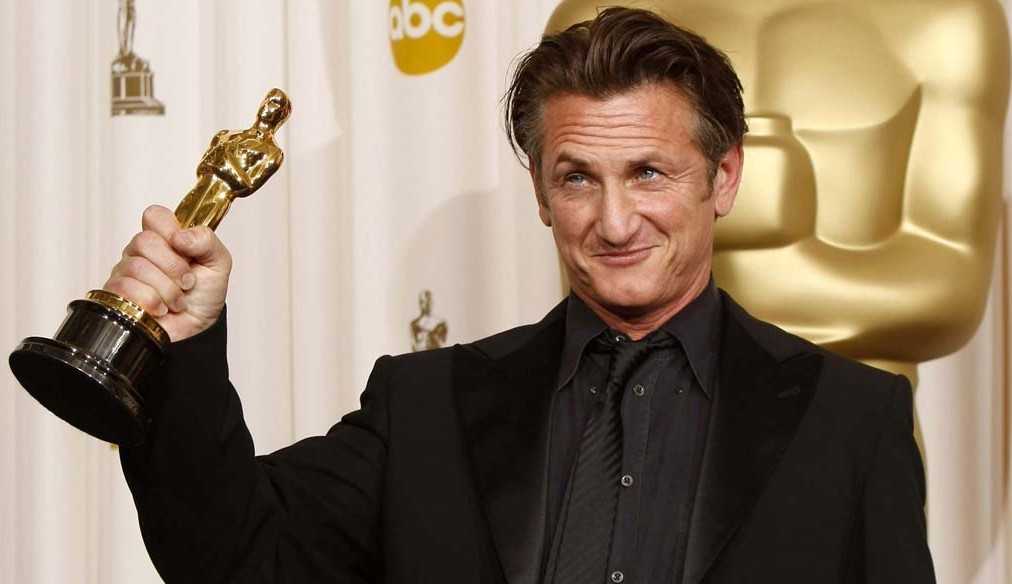 Sean Penn foge a pé da Ucrânia: “/caminhamos milhas até a fronteira com a Polônia depois de abandonar nosso carro”/