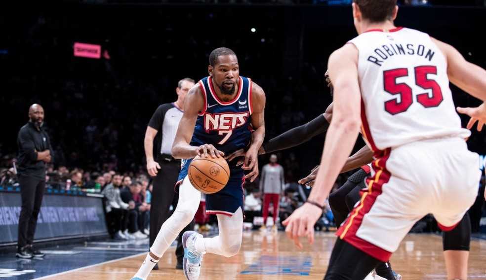 Boa atuação de Durant em seu retorno não foi suficiente para vencer o Miami Heat