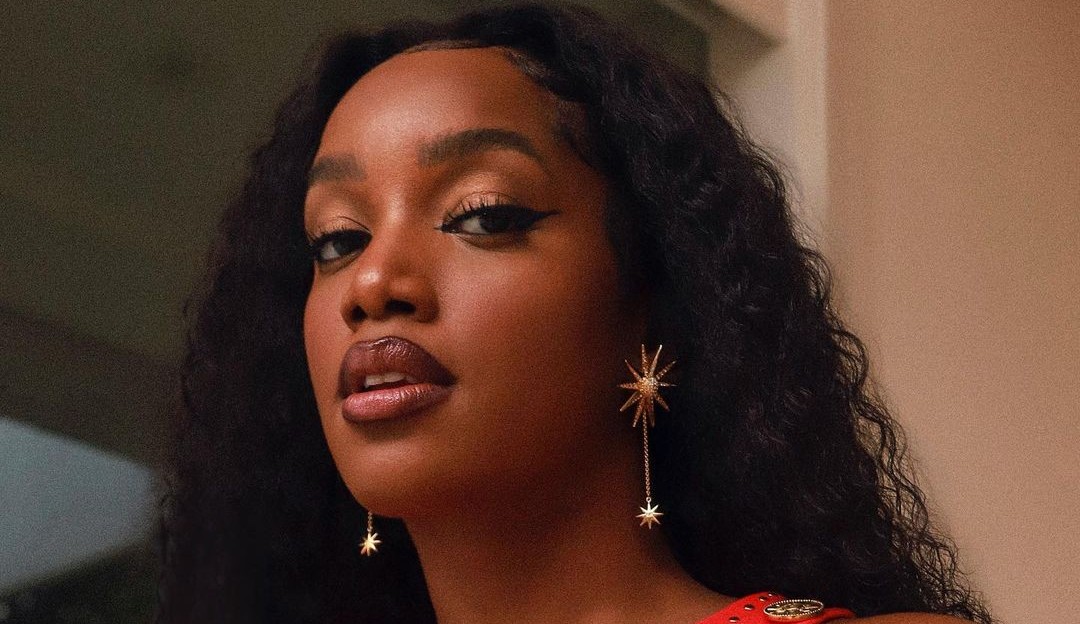 Iza cancela agenda de shows após testar positivo para Covid-19