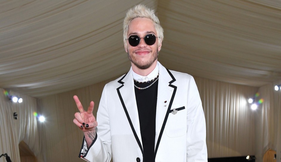 Segundo “/Page Six”/, Pete Davidson viajará para o espaço com empresário no final do ano