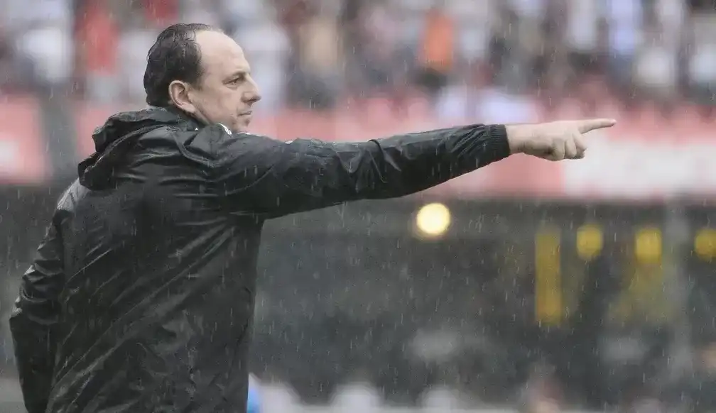 Em um clássico disputado, Ceni comemora o desempenho de sua equipe