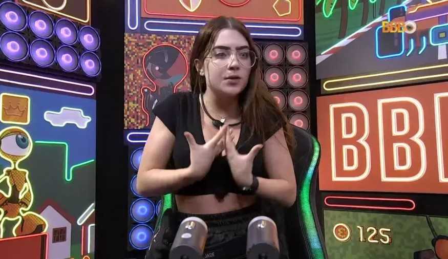 Jade Picon se diz orgulhosa e com medo após atender big fone