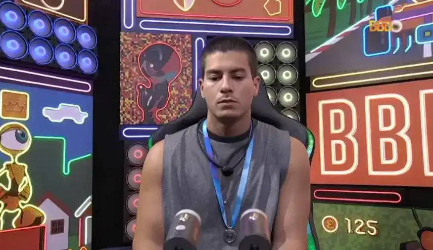 Arthur Aguiar pede apoio aos fãs após ser indicado ao paredão