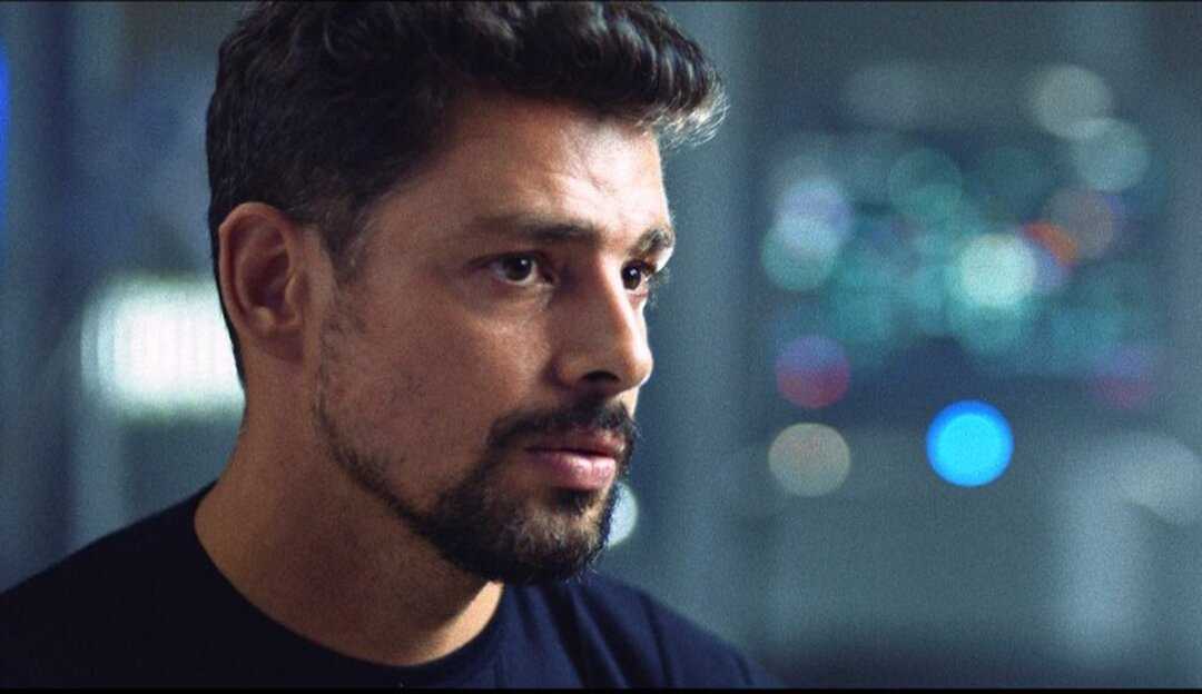 Cauã Reymond relembra infância conturbada e dificuldades financeiras