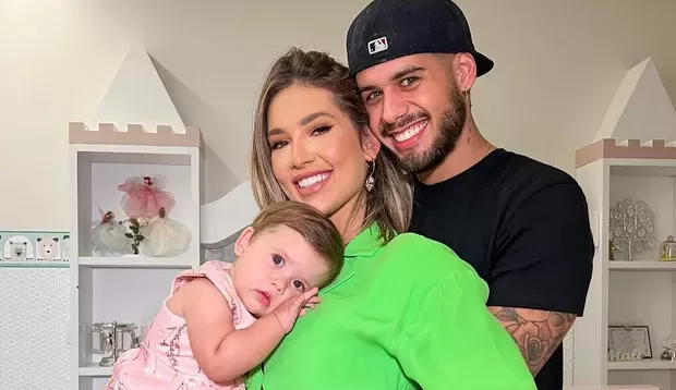 Virgínia exibe foto da barriga de segunda gravidez