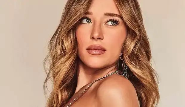 Duda Reis faz ensaio fotográfico com biquíni de pedras