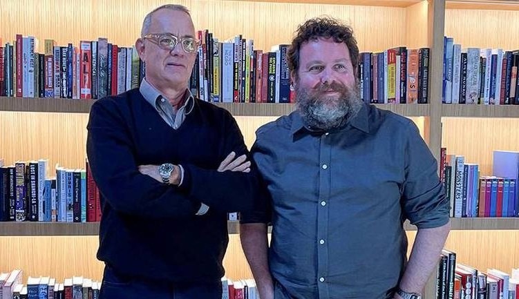 Depois de 20 anos, Tom Hanks pede desculpa por demitir ator de série da HBO