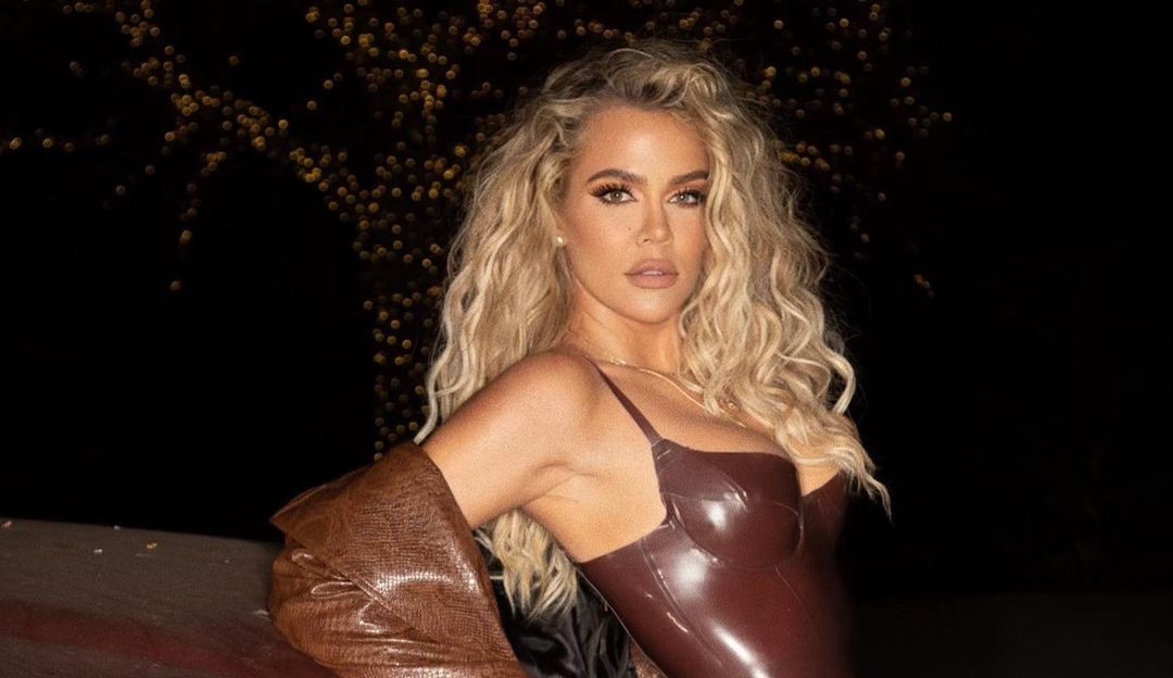 Khloé Kardashian admite chateação por ter aparência comparada com a das irmãs: ‘Enfatizavam que elas eram mais bonitas’