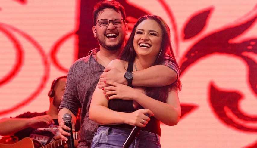 Luiza exibe homenagem que fez para Maurílio em foto nas redes sociais