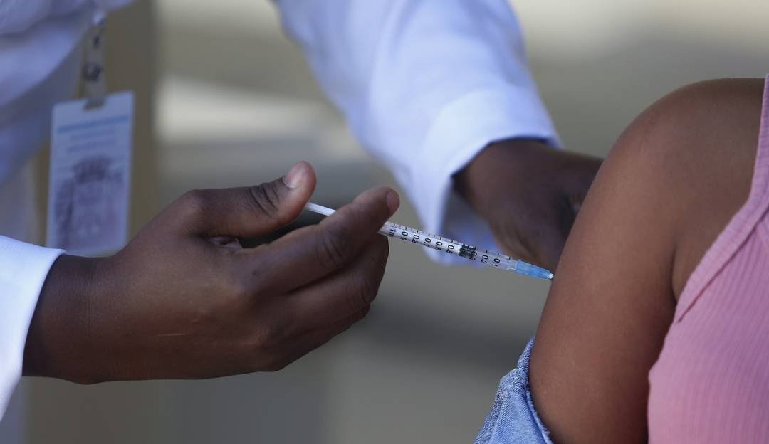 Ômicron e vacinação, pode gerar o controle da Covid-19