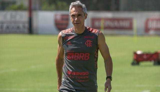 Paulo Sousa demonstra ansiedade antes de sua estreia no Maracanã e cita Zico e Pelé