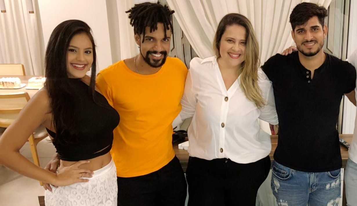 Taty Guimarães, conhece nova namorada do D Black, em seu aniversário