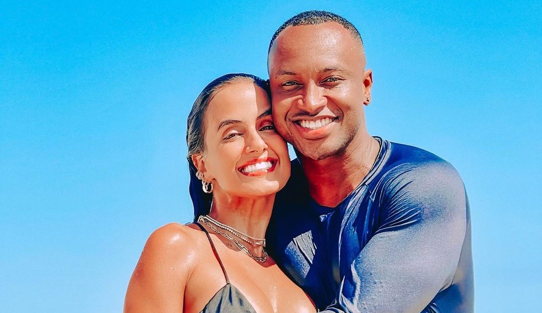 Carol Peixinho e Thiaguinho curtem viagem romântica