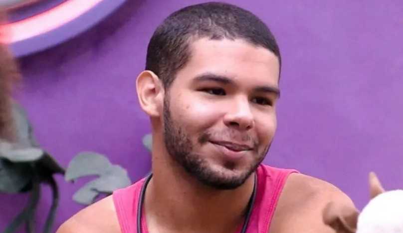 BBB22: Vinícius descreve características do seu parceiro ideal