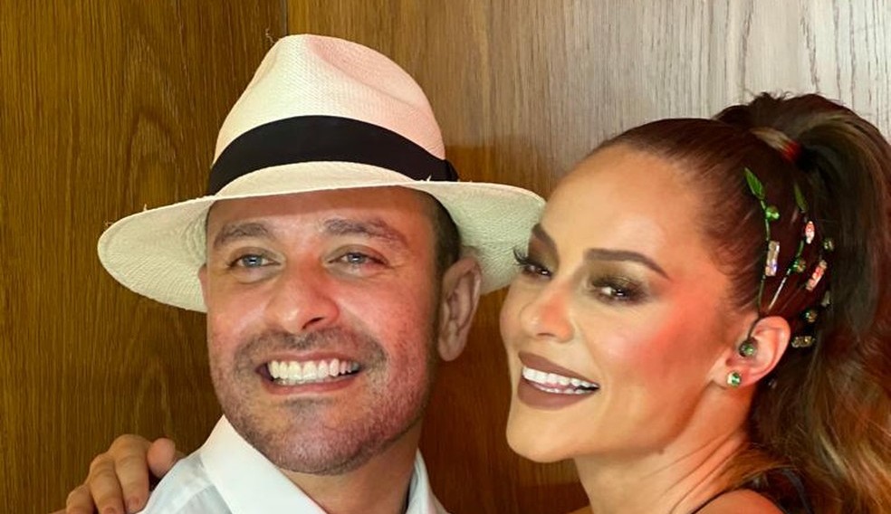 Diogo Nogueira, acompanha ensaio de Paolla Oliveira na Grande Rio