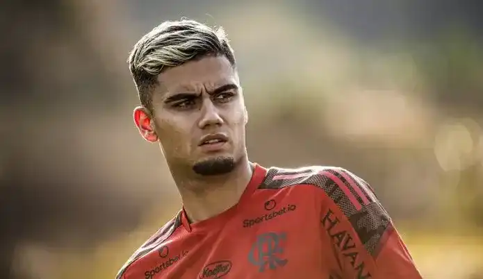 Criticado pela torcida, Andreas Pereira encontra dificuldades em retomar a confiança