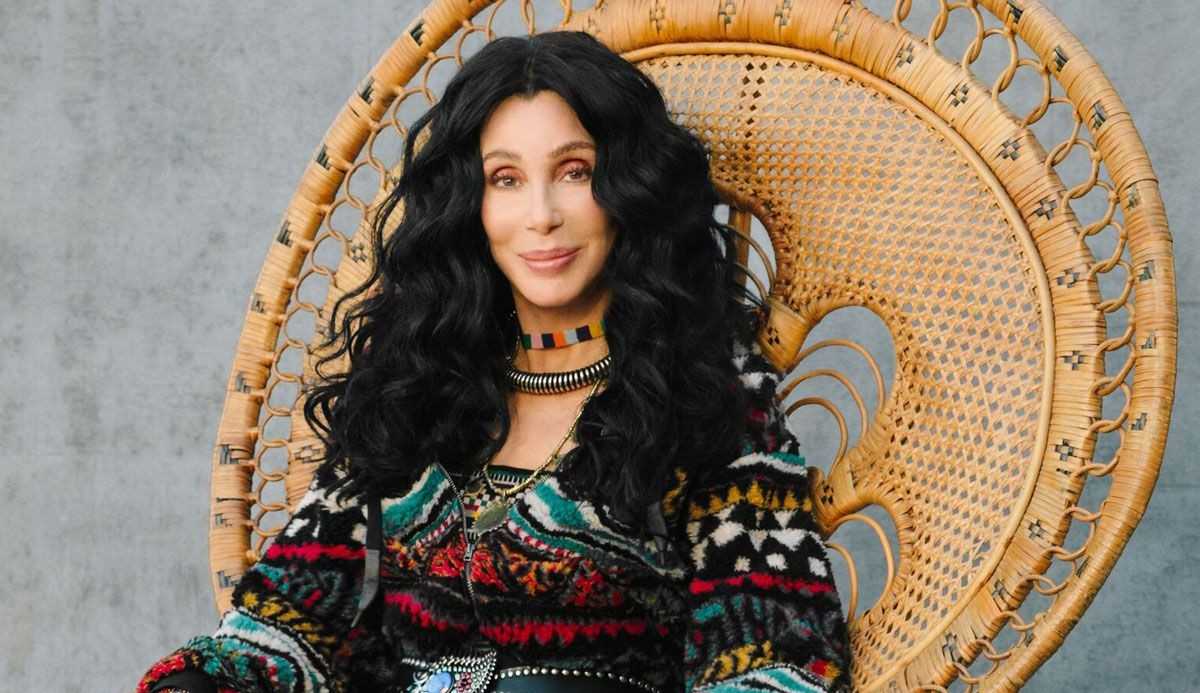 Cher oferece abrigo para refugiados ucranianos: “/Pessoas na minha posição precisam se manifestar”/