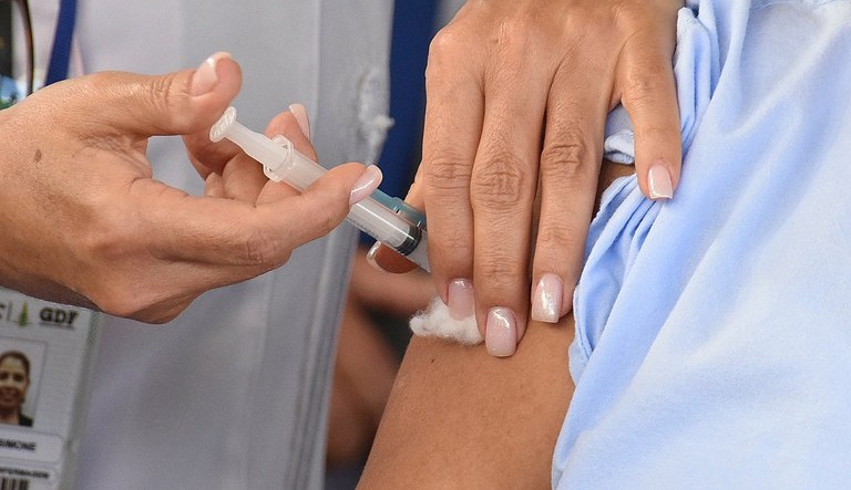 Mais de 59 milhões de brasileiros estão com a dose de reforço contra Covid-19 em atraso