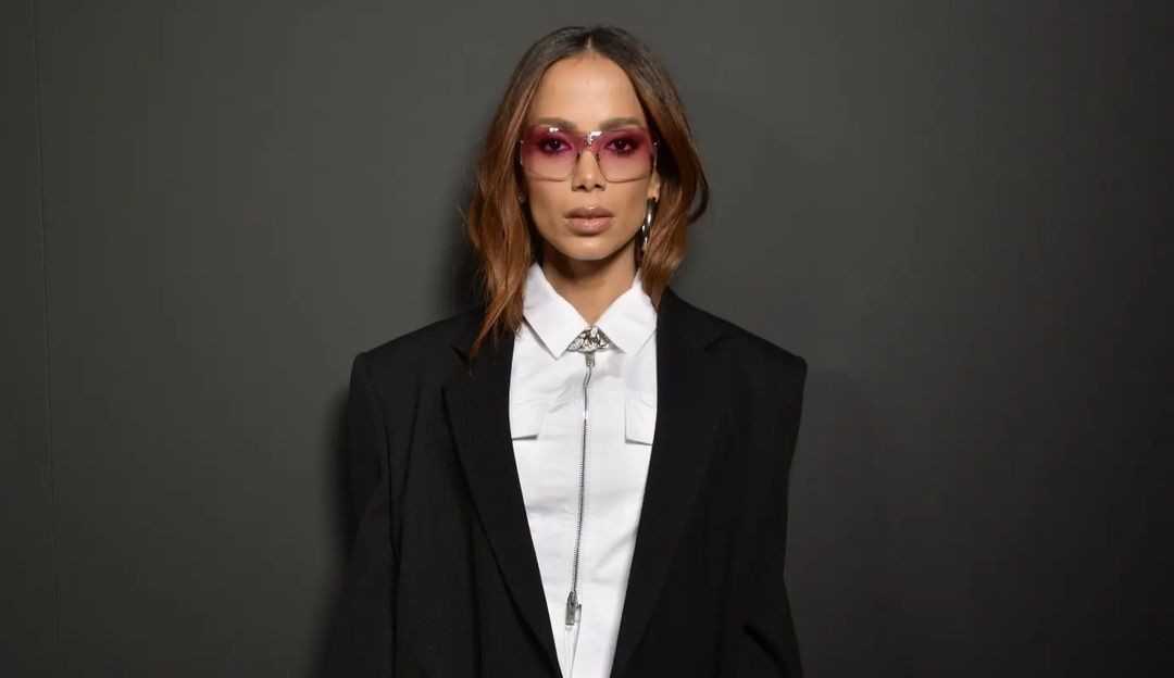 Anitta troca festa de Kim Kardashian por Carnaval de Carla Perez