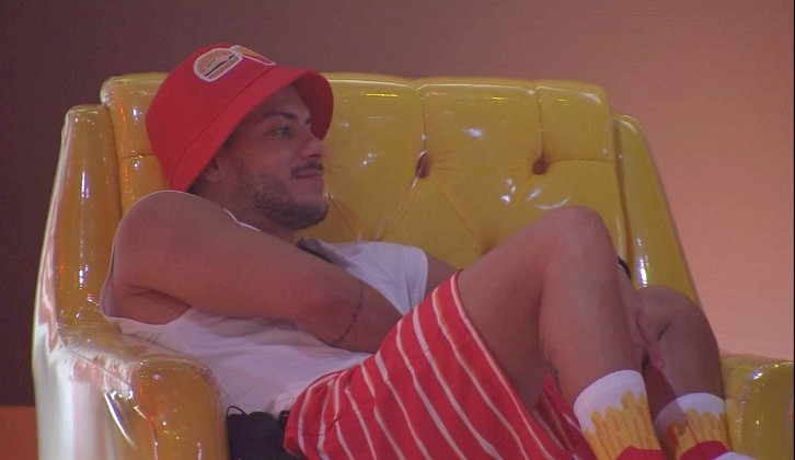 BBB22: Arthur Aguiar pede desculpas à Maíra Cardi por comer demais na festa Méqui Parque