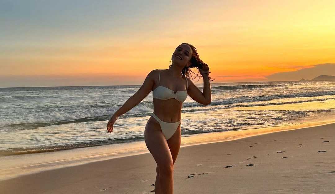 Larissa Manoela curte manhã em praia do Rio de Janeiro: ‘Mar doce lar’