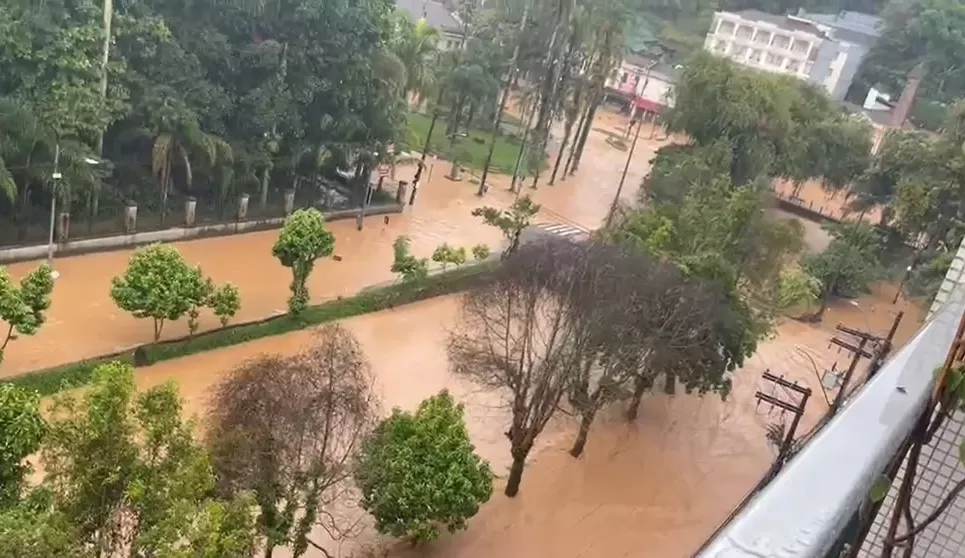 Previsão de novas chuvas em Petrópolis; veja pontos de apoio