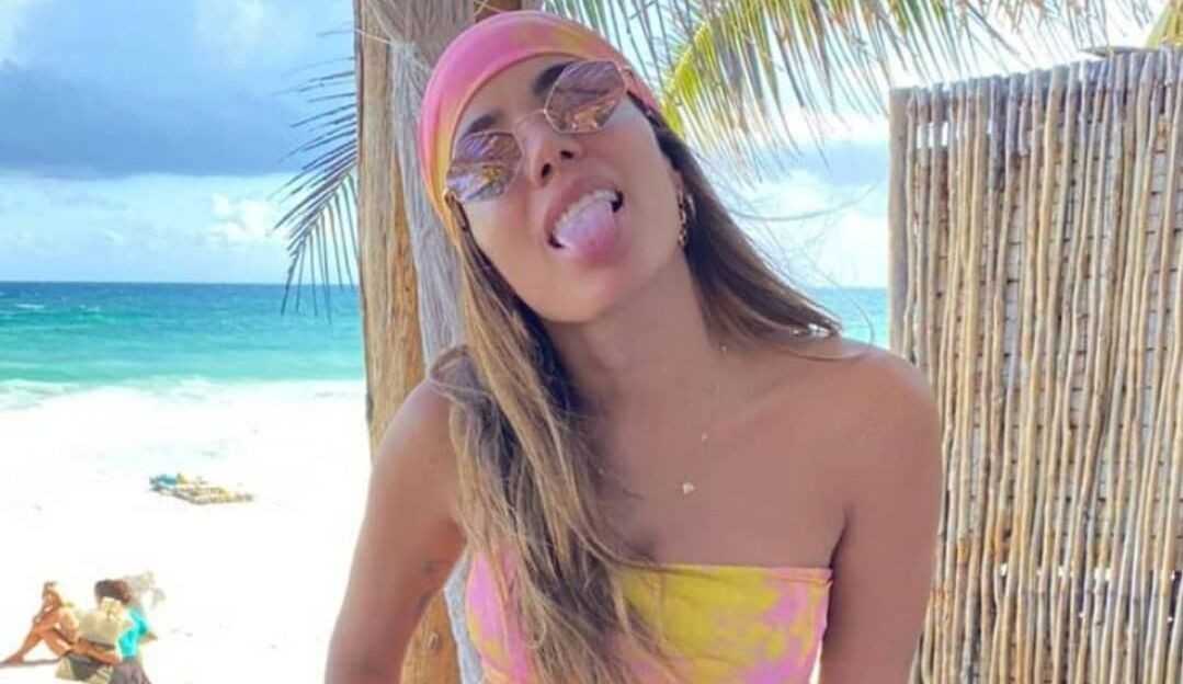 Anitta curte férias de fim de ano com a família no México