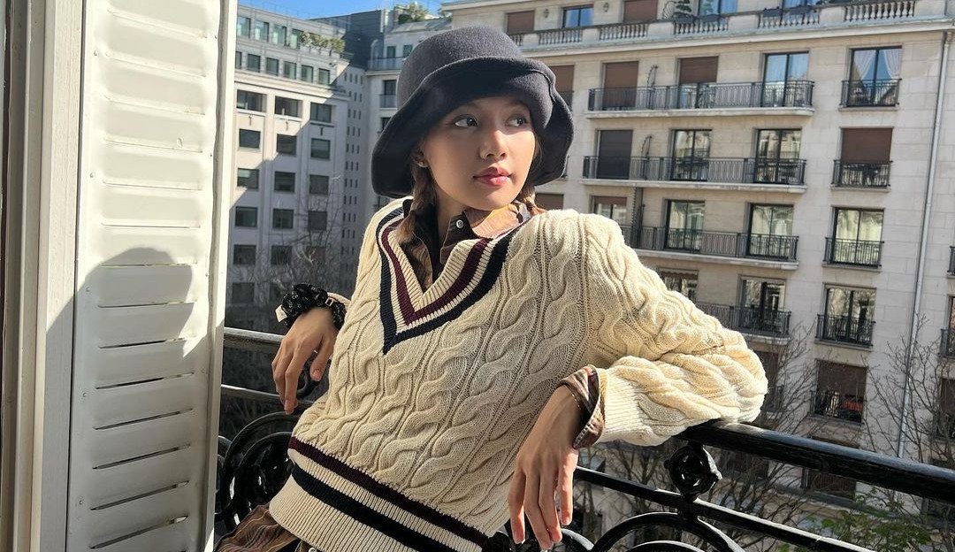 Lisa, do BLACKPINK, chama a atenção da internet ao viajar