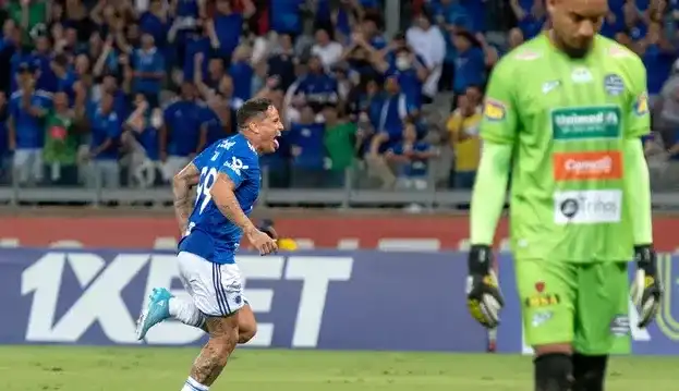 Cruzeiro vence o Athético Club por 2 a 0 e vai com vantagem para ir a final do Estadual