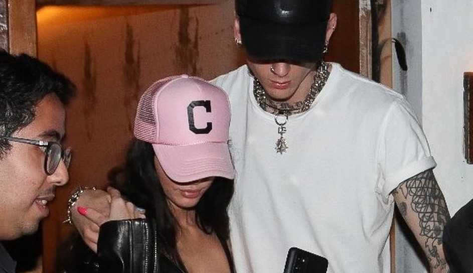 Megan Fox e Machine Gun Kelly são abordados por fãs em São Paulo