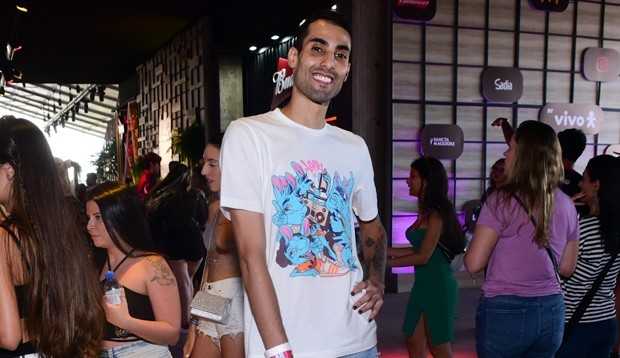 Douglas Souza abre o jogo sobre aposentadoria do vôlei e “/Dança dos Famosos”/