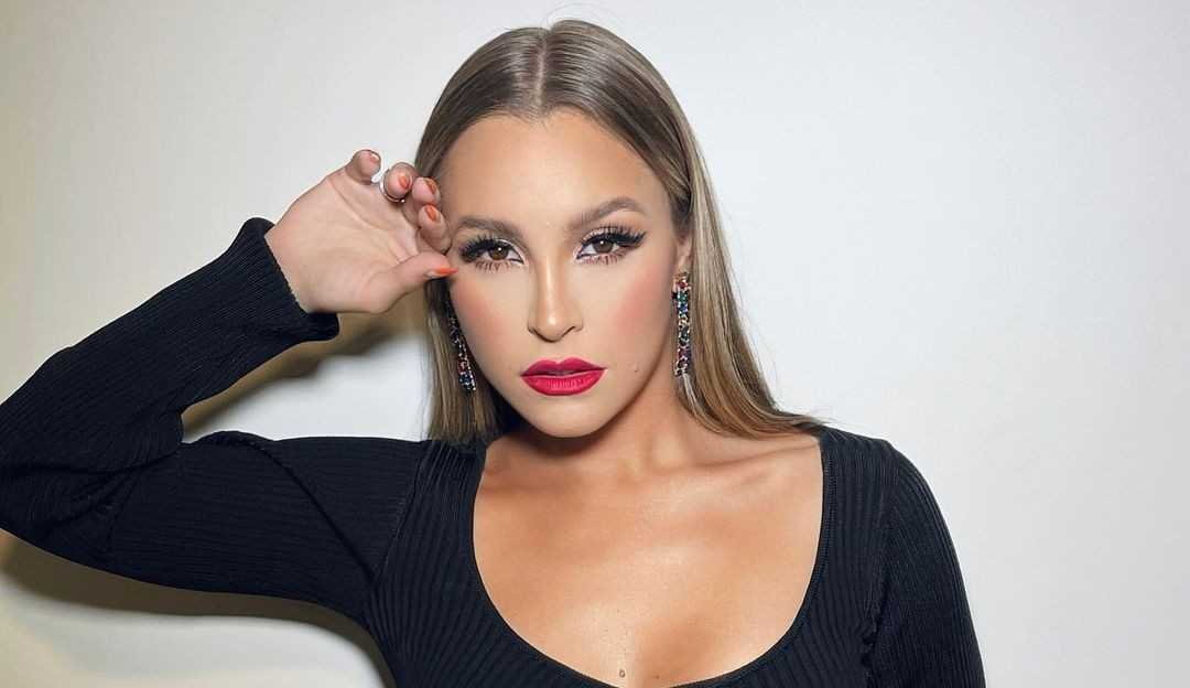 Ao celebrar 30 anos de carreira, Carla Diaz diz não ter nenhum arrependimento de nada em sua trajetória artística