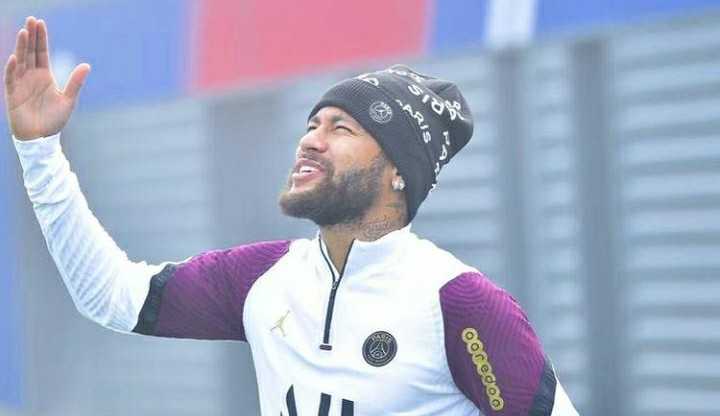 Neymar faz festa de cinco dias para 500 convidados, diz colunista