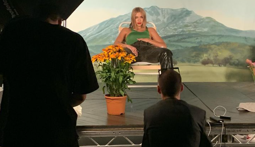 Novo álbum de Dua Lipa está 50% concluído