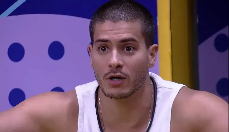 BBB22: Arthur Aguiar rebate questionamentos de Lucas no reality