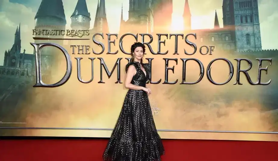 Maria Fernanda Cândido marca presença na pré-estreia de Animais Fantásticos
