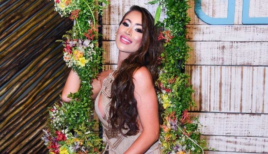 Luau, é tema da festa de 32 anos de Carol Narizinho
