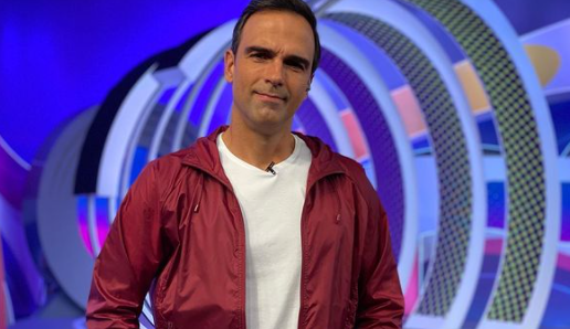 BBB22: Tadeu Schmidt  elogia trajetória de ex-participante no programa e explica motivo de chamá-lo pelo sobrenome